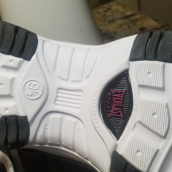 NWT LEATHER EVERLAST TENNIS WOMENS 9.5  BLACK A ND PINK  NEVER WORN !!!! - Picture 9 of 11